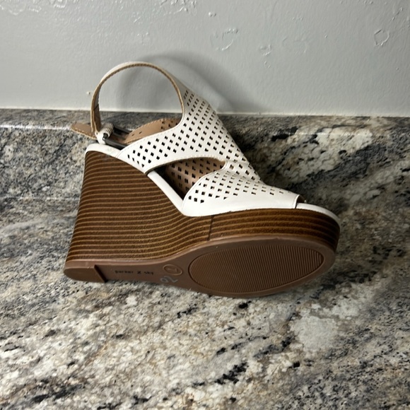 Parker & Sky wedge sandals for women. Size 7 - Picture 9 of 10